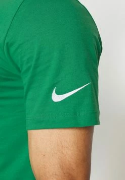 Nike Performance NBA BOSTON CELTICS ESSENTIAL LOGO TEE - Club Wear - Clover 11 Nike Performance NBA BOSTON CELTICS ESSENTIAL LOGO TEE - Club Wear - Clover -Nike Performance store 4dcc80a35ac84332b2c5f52d49b1581a