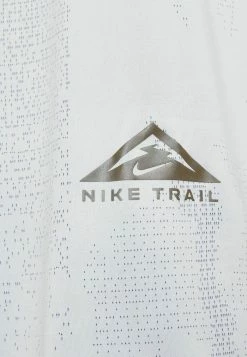 Nike Performance TRAIL RISE 365 - Sports T-shirt - Football Grey Ironstone 13 Nike Performance TRAIL RISE 365 - Sports T-shirt - Football Grey Ironstone -Nike Performance store 4f406df050e84f87807b92564b74ed4b