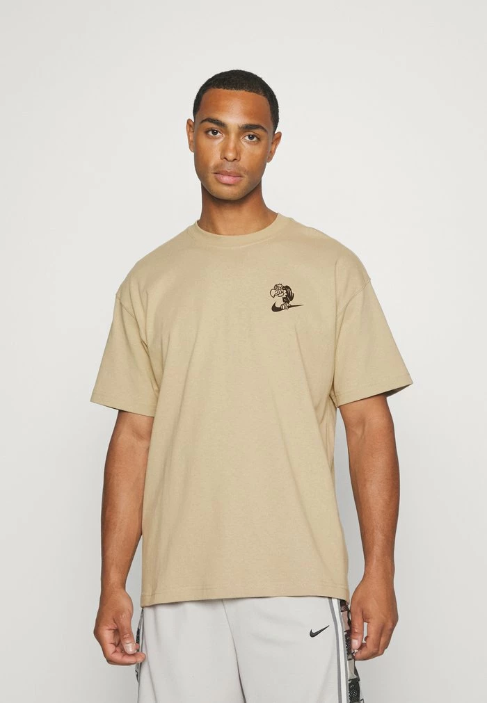 Nike Performance TEE SUSTAINABLE - Print T-shirt - Limestone 3 Nike Performance TEE SUSTAINABLE - Print T-shirt - Limestone - Image 3