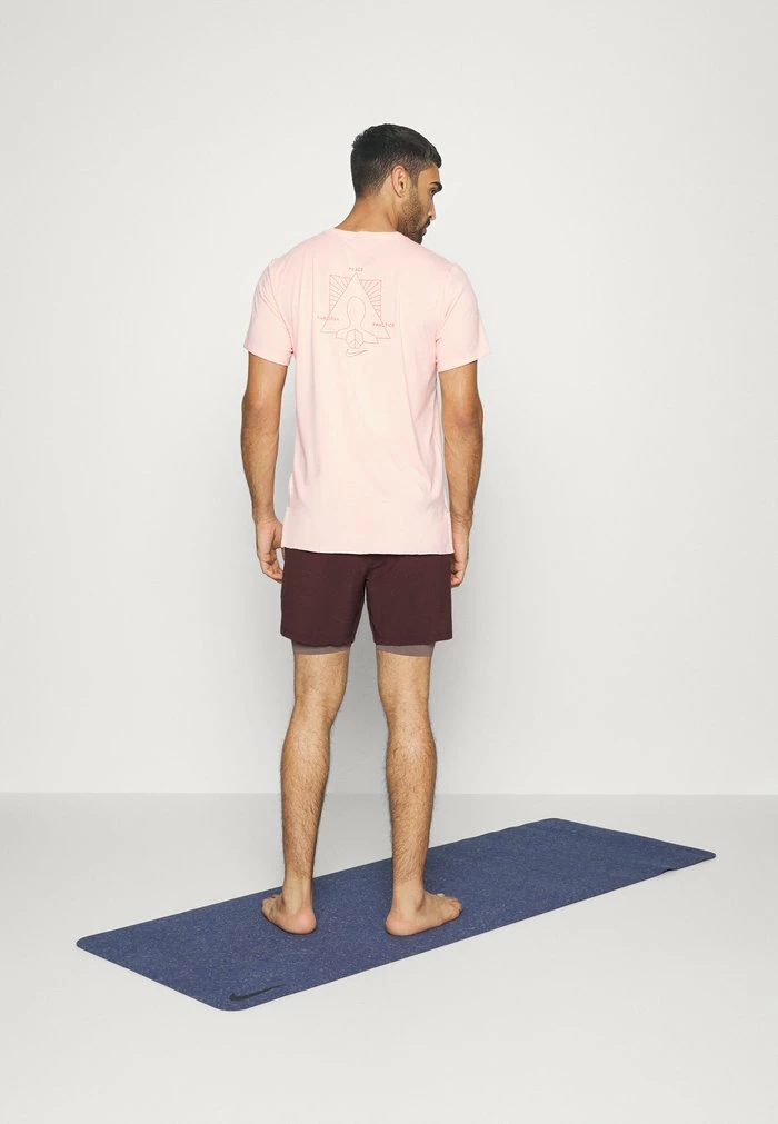 Nike Performance Sports Shorts - Burgundy Crush/black 3 Nike Performance Sports Shorts - Burgundy Crush/black - Image 3