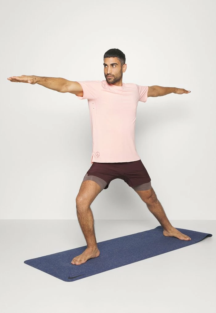 Nike Performance Sports Shorts - Burgundy Crush/black 2 Nike Performance Sports Shorts - Burgundy Crush/black - Image 2