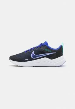 Nike Performance W DOWNSHIFTER 12 - Neutral Running Shoes - Black/light Thistle/lapis/white/neptune Green