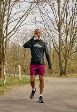 Nike Performance TRAIL HOODIE - Long Sleeved Top - Black/smoke Grey