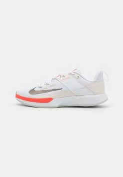 Nike Performance COURT VAPOR LITE - Multicourt Tennis Shoes - White Phantom/bright Crimson/metallic Pewter