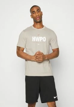 Nike Performance NIKE HWPO TEE - Sports T-shirt - Stone