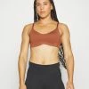 Nike Performance ALATE MINIMALIST BRA - Light Support Sports Bra - Red Bark/cacaowow