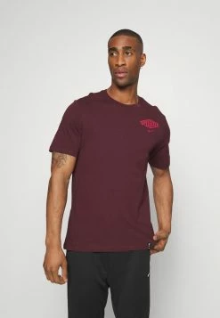 Nike Performance LIVERPOOL FC VOICE TEE - Print T-shirt - Burgundy Crush