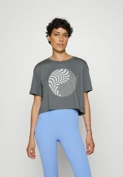 Nike Performance TEE CROP YOGA - Sports T-shirt - Iron Grey/sail