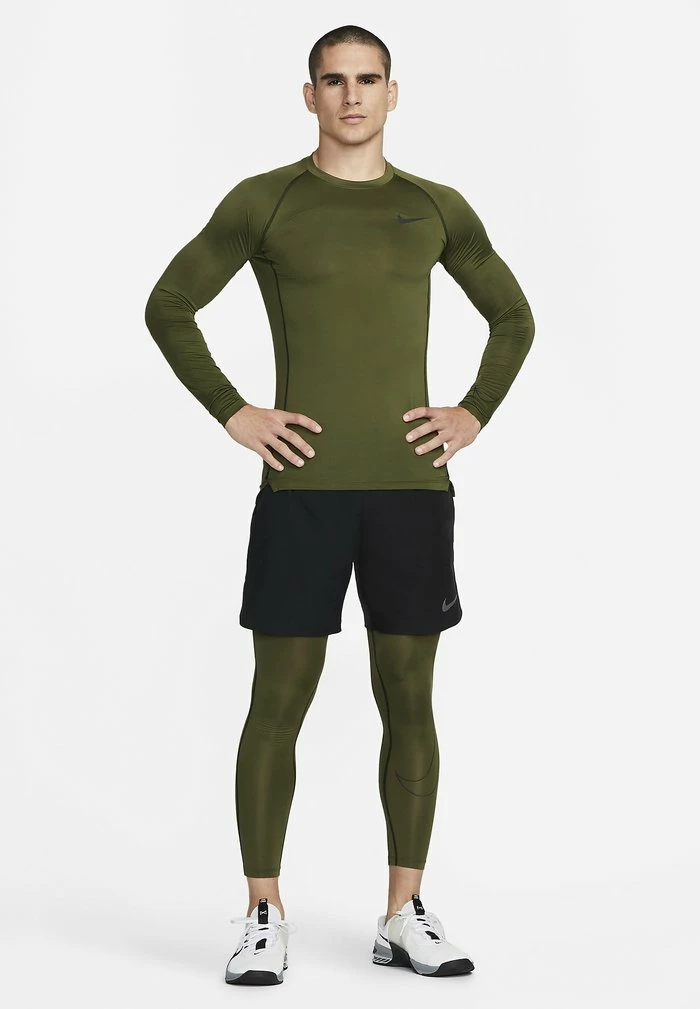 Nike Performance Sports T-shirt - Rough Green/black/black 2 Nike Performance Sports T-shirt - Rough Green/black/black - Image 2