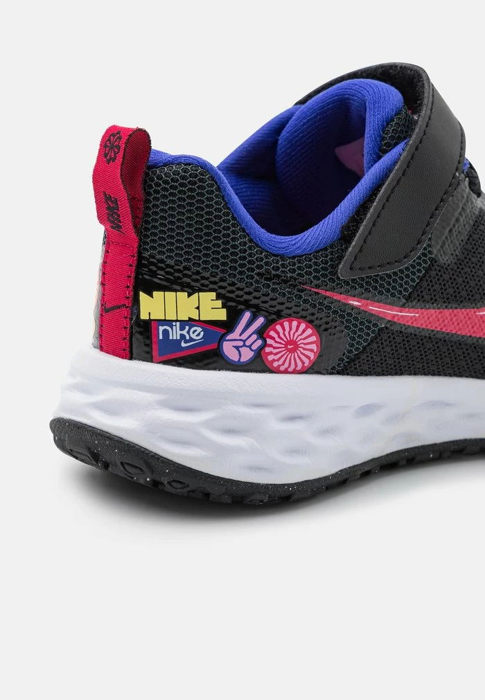 Nike Performance REVOLUTION 6 NN UNISEX - Neutral Running Shoes - Black/very Berry/lapis 6 Nike Performance REVOLUTION 6 NN UNISEX - Neutral Running Shoes - Black/very Berry/lapis - Image 6