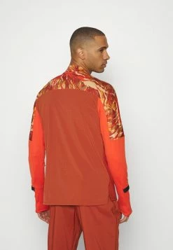 Nike Performance TRAIL - Sports T-shirt - Rugged Orange/mantra Orange/habanero Red -Nike Performance store 69e5681c1c30440eaf79d20a56152430