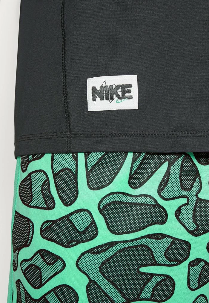 Nike Performance SHORT DYE - Sports Shorts - Light Menta/dynamic Berry 4 Nike Performance SHORT DYE - Sports Shorts - Light Menta/dynamic Berry - Image 4