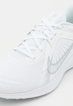 Nike Performance QUEST 5 - Neutral Running Shoes - White/pure Platinum -Nike Performance store 714979d780ce4450bf1a8927d847c89e