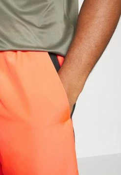 Nike Performance CHALLENGER SHORT - Sports Shorts - Bright Crimson/black/silver -Nike Performance store 72a7c58b4f6249c0971103b6a6eb4d62