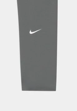 Nike Performance PLUS ONE - Leggings - Smoke Grey 5 Nike Performance PLUS ONE - Leggings - Smoke Grey -Nike Performance store 7beb828cf4f8498c864e2a63472f4de4