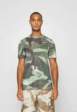 Nike Performance TEE CAMO - Sports T-shirt - Oil Green