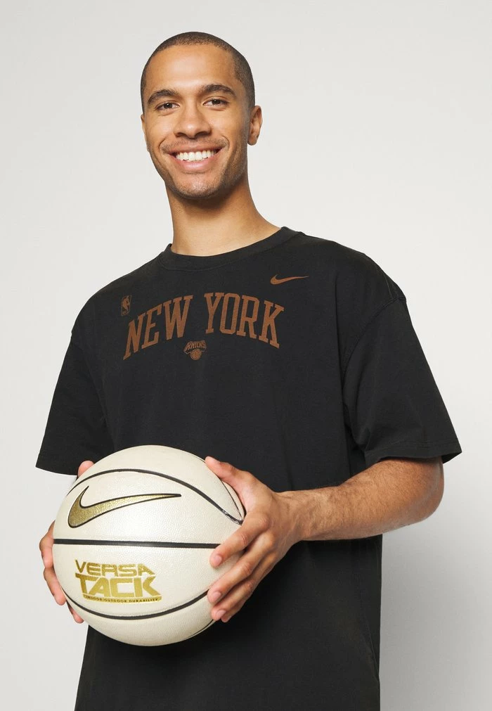 Nike Performance NBA NEW YORK KNICKS MAX TEE - Club Wear - Black 4 Nike Performance NBA NEW YORK KNICKS MAX TEE - Club Wear - Black - Image 4