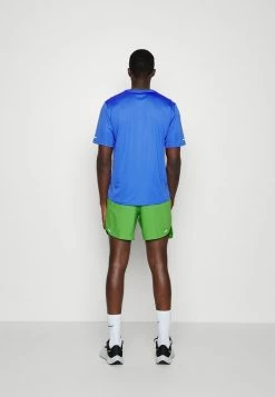 Nike Performance STRIDE - Sports Shorts - Chlorophyll/vivid Green/reflective Silver