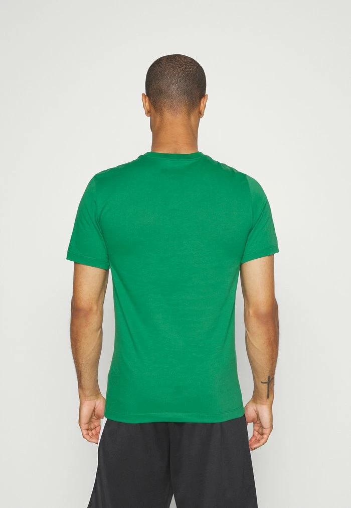 Nike Performance NBA BOSTON CELTICS ESSENTIAL LOGO TEE - Club Wear - Clover 3 Nike Performance NBA BOSTON CELTICS ESSENTIAL LOGO TEE - Club Wear - Clover - Image 3