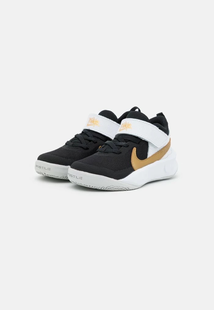 Nike Performance TEAM HUSTLE D 10 UNISEX - Basketball Shoes - Black/metallic Gold/white/photon Dust 2 Nike Performance TEAM HUSTLE D 10 UNISEX - Basketball Shoes - Black/metallic Gold/white/photon Dust - Image 2