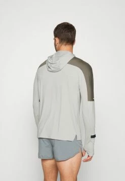 Nike Performance TRAIL HOODIE - Long Sleeved Top - Light Iron Ore/olive Grey/volt -Nike Performance store 8aa267915f454ba0bf9f4f6f1d1aa952