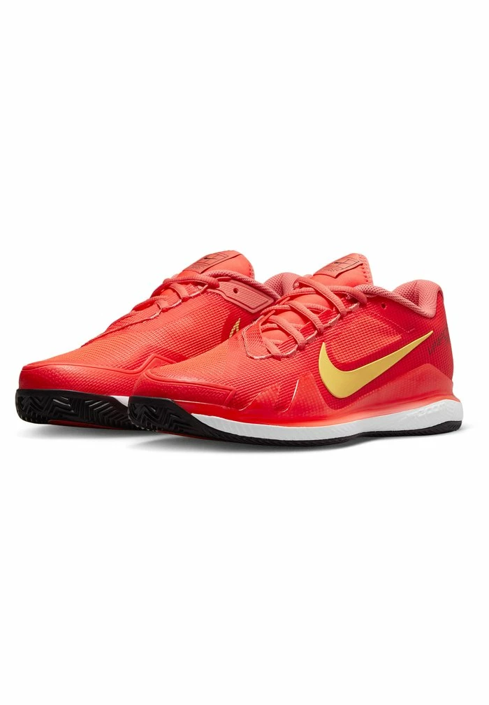 Nike Performance AIR ZOOM VAPOR PRO CLAY - Clay Court Tennis Shoes - Bright Crimson/topaz Gold-magic Ember 2 Nike Performance AIR ZOOM VAPOR PRO CLAY - Clay Court Tennis Shoes - Bright Crimson/topaz Gold-magic Ember - Image 2