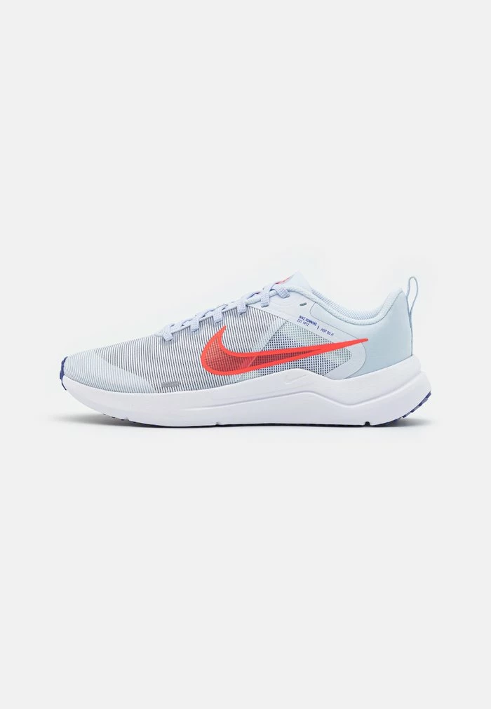 Nike Performance DOWNSHIFTER 12 - Neutral Running Shoes - Football Grey/bright Crimson/concord/white/light Thistle/black 1 Nike Performance DOWNSHIFTER 12 - Neutral Running Shoes - Football Grey/bright Crimson/concord/white/light Thistle/black