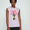 Nike Performance STANDARD ISSUE - Top - Doll/pale Ivory