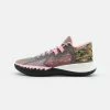 Nike Performance KYRIE FLYTRAP 5 - Basketball Shoes - Moon Fossil/medium Soft Pink/sail
