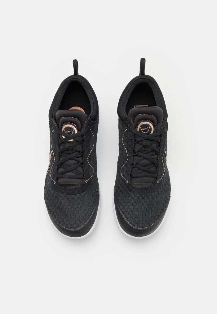 Nike Performance COURT ZOOM PRO - Multicourt Tennis Shoes - Black/metalic Red Bronze/white 4 Nike Performance COURT ZOOM PRO - Multicourt Tennis Shoes - Black/metalic Red Bronze/white - Image 4