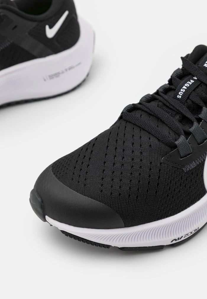 Nike Performance AIR ZOOM PEGASUS 38 GS UNISEX - Competition Running Shoes - Black/white/anthracite/volt 6 Nike Performance AIR ZOOM PEGASUS 38 GS UNISEX - Competition Running Shoes - Black/white/anthracite/volt - Image 6