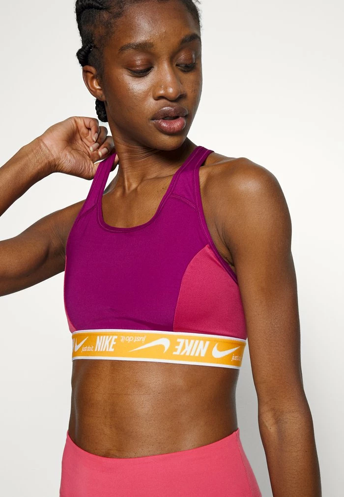 Nike Performance LOGO BRA - Medium Support Sports Bra - Sangria/light Curry/white 6 Nike Performance LOGO BRA - Medium Support Sports Bra - Sangria/light Curry/white - Image 6