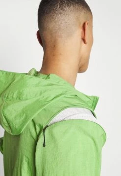 Nike Performance TRANSIT - Running Jacket - Chlorophyll/silver -Nike Performance store 92aa8b54188b49ecaf8e6f40d1d577dd
