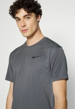 Nike Performance SEAMLESS - Print T-shirt - Iron Grey/grey Fog -Nike Performance store 92aad1b9d89d41058e0491836f207509