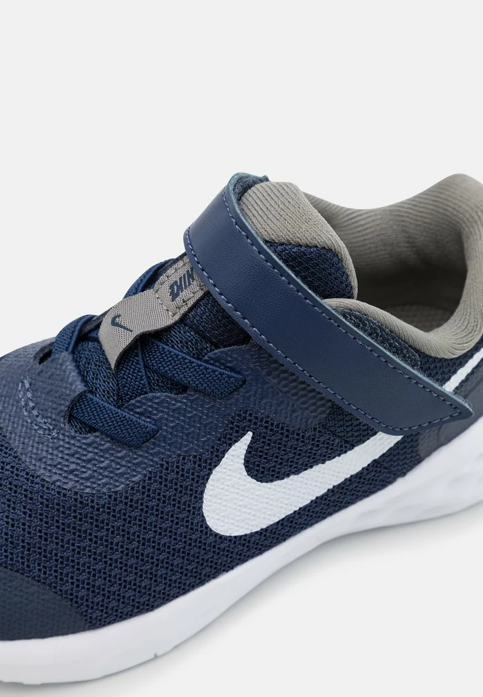 Nike Performance REVOLUTION 6 NN TDV UNISEX - Neutral Running Shoes - Midnight Navy/white/flat Pewter 6 Nike Performance REVOLUTION 6 NN TDV UNISEX - Neutral Running Shoes - Midnight Navy/white/flat Pewter - Image 6