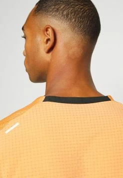 Nike Performance TRAIL RISE 365 - Sports T-shirt - Orange Trance/coconut Milk -Nike Performance store 951f12ee5b0649258f1a5cc81ad5d88f