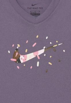 Nike Performance TEE + - Sports T-shirt - Canyon Purple -Nike Performance store 97d31e81aa0e47f4b2a80e430ab29a31