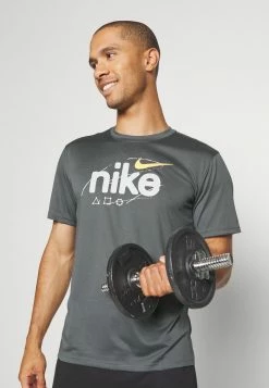 Nike Performance TEE WILD CLASH - Sports T-shirt - Iron Grey -Nike Performance store 9cacf96e65e74d5bb7e836ad9caa85ab