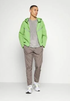 Nike Performance TRANSIT - Running Jacket - Chlorophyll/silver -Nike Performance store 9df57ff800f64f13ba03257eb476c101