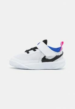 Nike Performance TEAM HUSTLE D 10 SE UNISEX - Basketball Shoes - White/black/hyper Royal/pink Blast