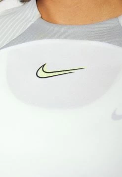 Nike Performance STRIKE - Sports T-shirt - White/light Smoke Grey/black -Nike Performance store a10d0593470b4e20b2dd335c893a2833