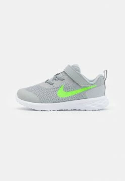 Nike Performance REVOLUTION 6 NN TDV UNISEX - Neutral Running Shoes - Light Smoke Grey/green Strike/dark Smoke Grey/chrome