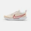 Nike Performance ZOOM COURT PRO CLAY - Clay Court Tennis Shoes - Pearl White/bleached Coral/canyon Rust