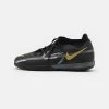Nike Performance PHANTOM GT2 ACADEMY DYNAMIC FIT IC - Indoor Football Boots - Black/metallic Dark Grey/metallic Gold
