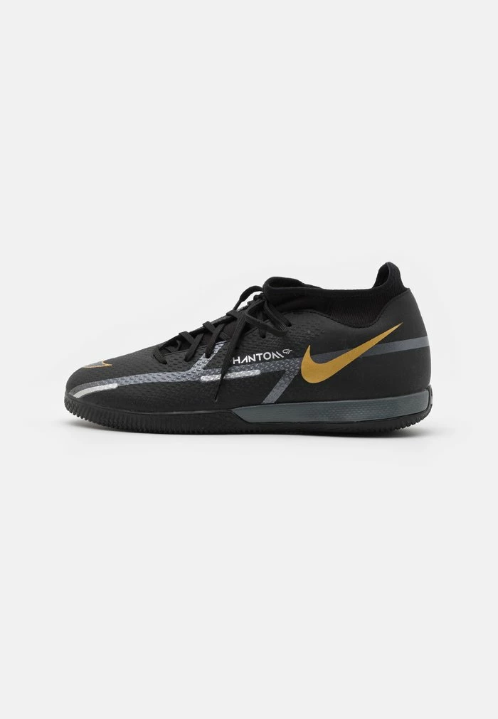Nike Performance PHANTOM GT2 ACADEMY DYNAMIC FIT IC - Indoor Football Boots - Black/metallic Dark Grey/metallic Gold 1 Nike Performance PHANTOM GT2 ACADEMY DYNAMIC FIT IC - Indoor Football Boots - Black/metallic Dark Grey/metallic Gold