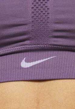 Nike Performance INDY SEAMLESS BRA - Light Support Sports Bra - Amethyst Smoke/white -Nike Performance store a56b99ff64674944b4c46b06b1108431