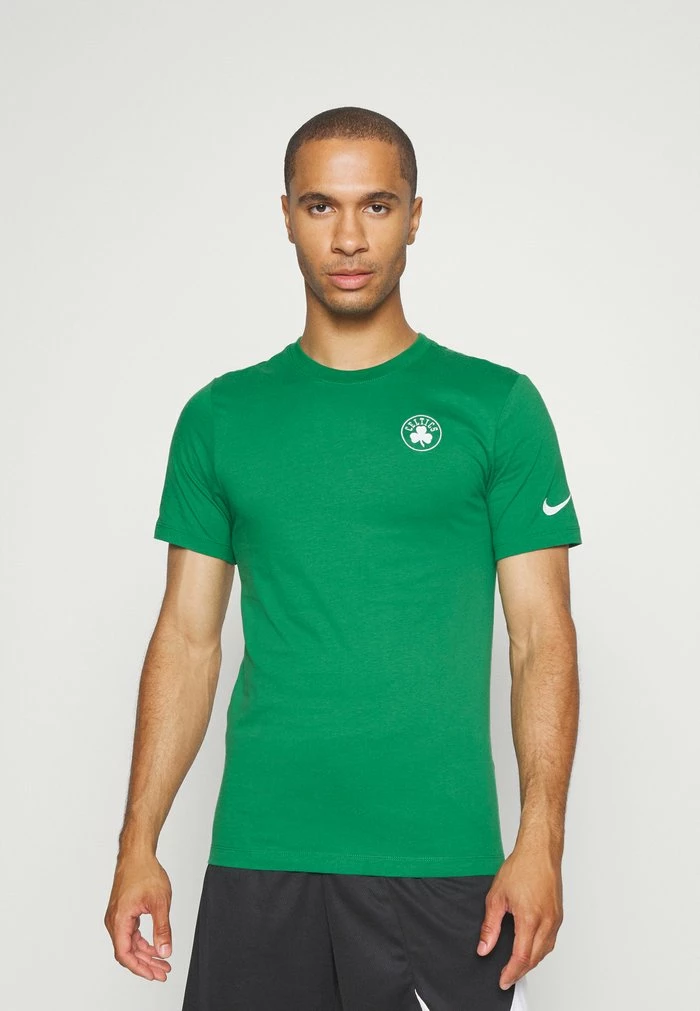 Nike Performance NBA BOSTON CELTICS ESSENTIAL LOGO TEE - Club Wear - Clover 1 Nike Performance NBA BOSTON CELTICS ESSENTIAL LOGO TEE - Club Wear - Clover