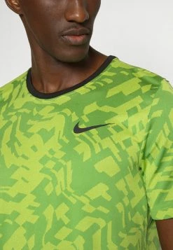 Nike Performance SUPERSET - Sports T-shirt - Chlorophyll/atomic Green/black -Nike Performance store b05c3f15d3cf4313a989e85610af562c