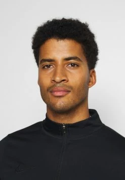 Nike Performance SUIT - Tracksuit - Black/black/black -Nike Performance store b173a11c34434073b29feeabdfe5006e