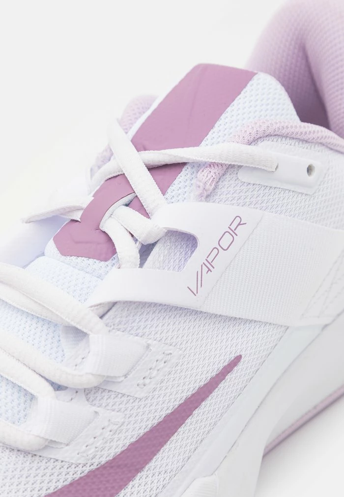 Nike Performance COURT VAPOR LITE - Multicourt Tennis Shoes - White/amethyst Wave/doll 6 Nike Performance COURT VAPOR LITE - Multicourt Tennis Shoes - White/amethyst Wave/doll - Image 6